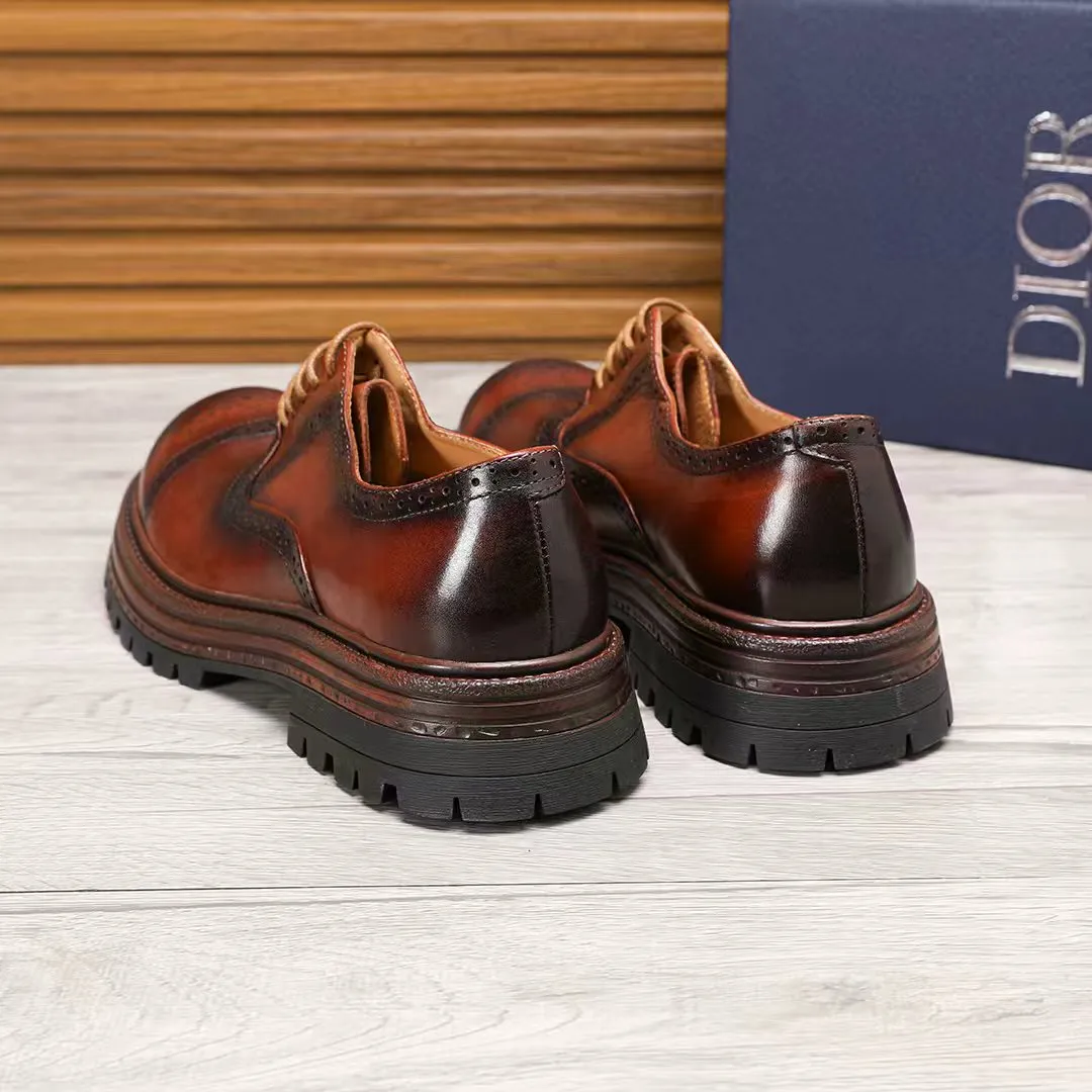 Factory price 540 🕷️🕷️[Dior] Dior's new men's shoes are launched in Hong Kong counters. Official website 1:1 production. Original Italian patented cowhide + water-dyed 🐂 leather lining. Designed by European and American masters. Goodyear craftsmanship, washed cowhide, perfect shape to create counter quality, solid color rubber wear-resistant outsole and classic dazzling toe! Super versatile and very comfortable. High-end without losing taste, fashionable and novel! ! Absolute focus! Colors optional, code number 38-44 (45 customized)